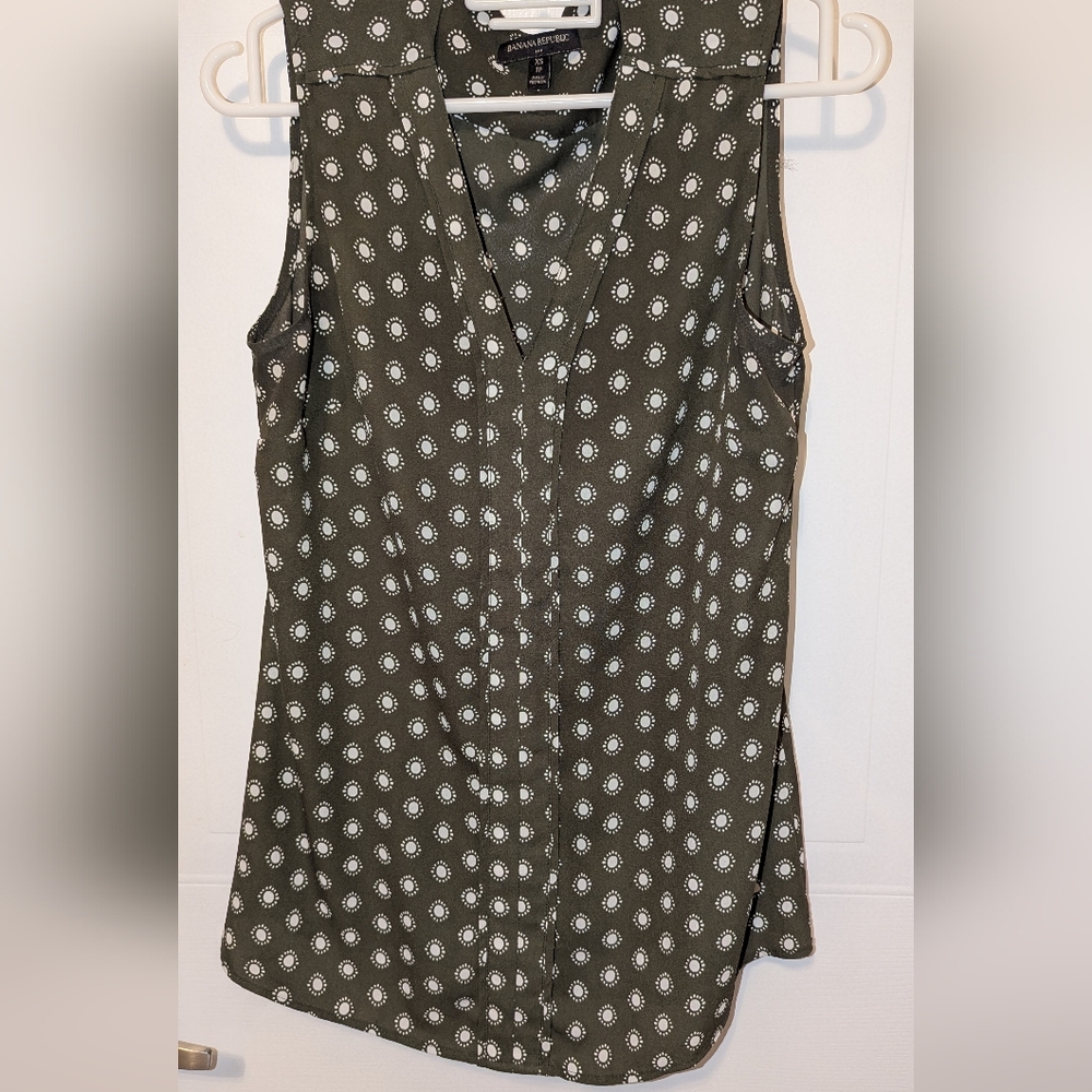 3/$20 BR Sleeveless Chiffon Dress Shirt, Size XS